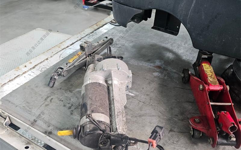 玛西尔驾驶式洗地机DQX6更换驱动电机 (3)_副本.jpg