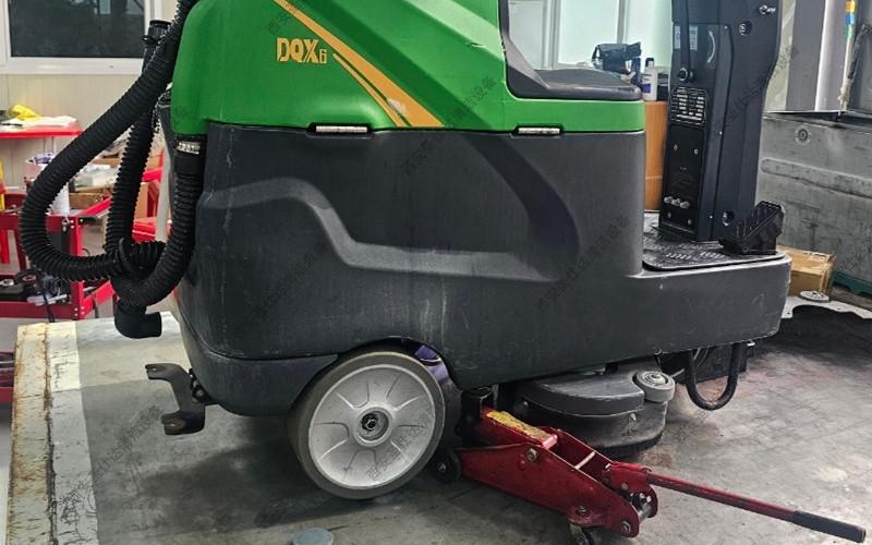 玛西尔驾驶式洗地机DQX6更换驱动电机 (2)_副本.jpg