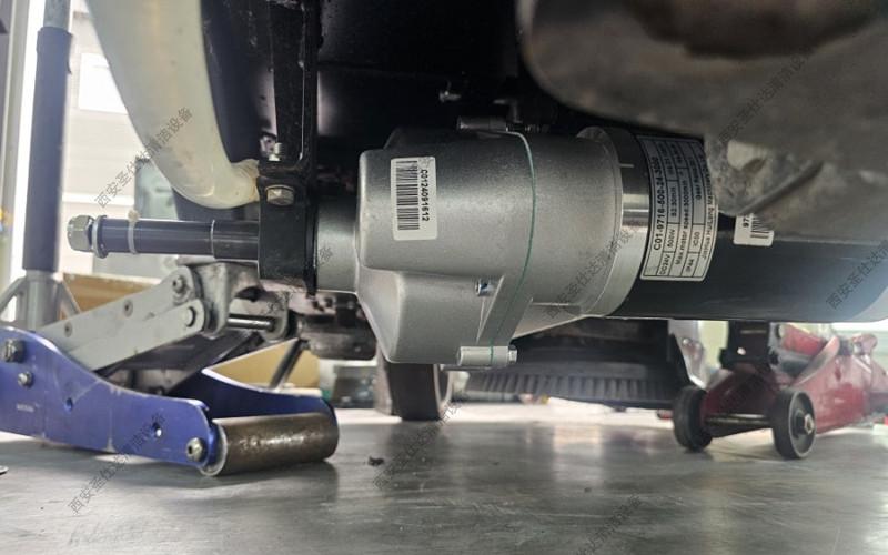玛西尔驾驶式洗地机DQX6更换驱动电机 (5)_副本.jpg