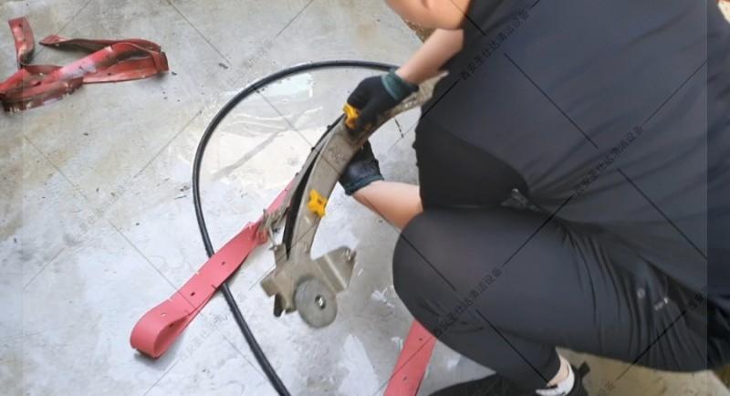 威卓驾驶式洗地机X7更换大轮 (7).jpg