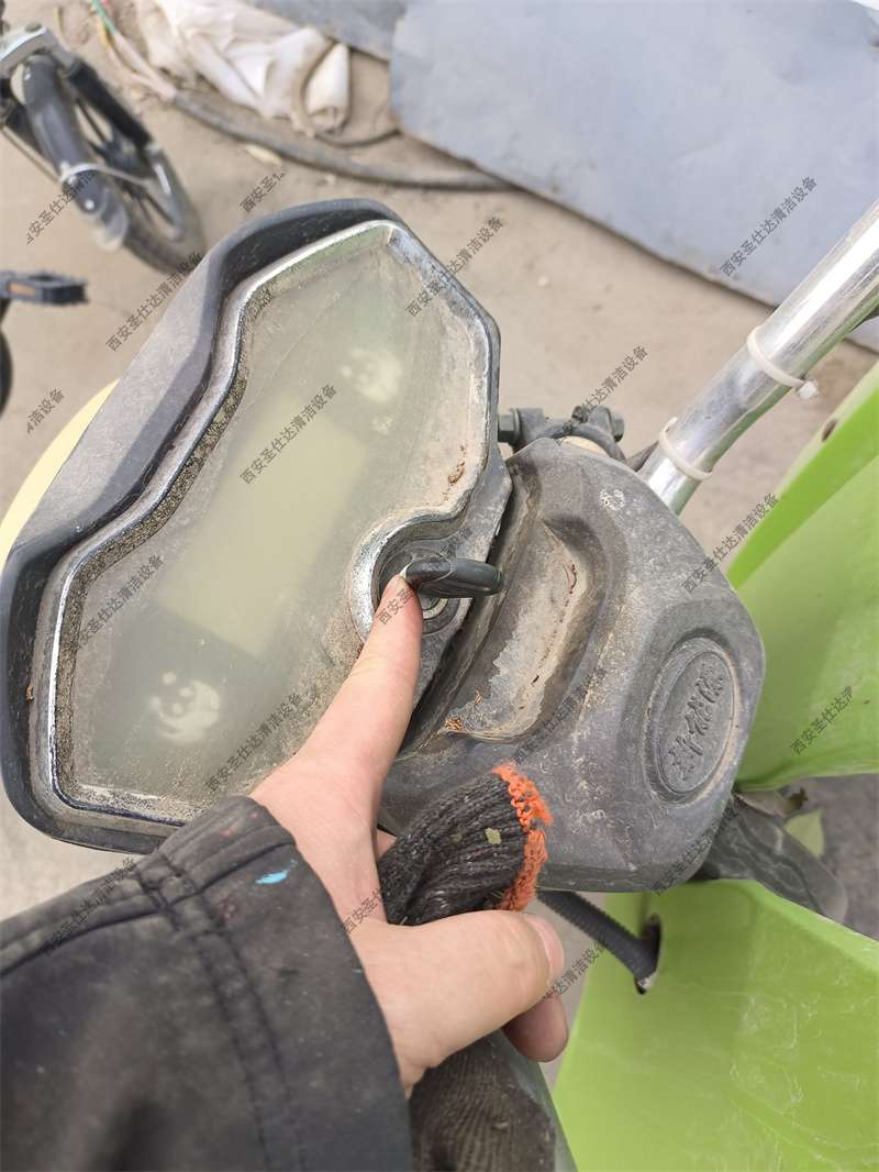 电动三轮洒水车维修03.jpg