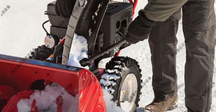 手扶式拋雪機7個簡單故障02.jpg