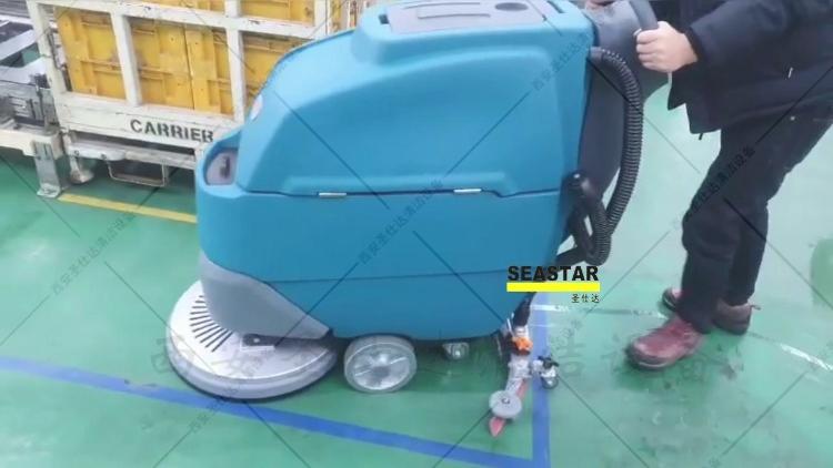 西安圣仕达手推式洗地机A7,工厂车间环氧地坪清洁，放水、刷地、吸干为一体.jpg
