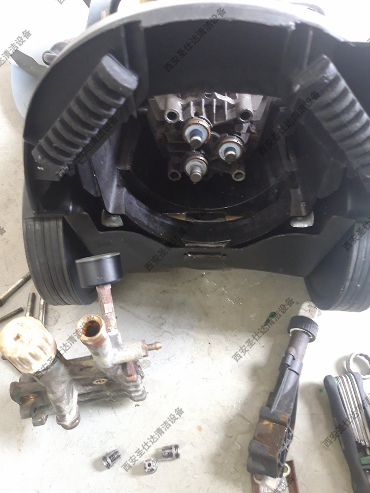 德国凯驰高压清洗机HD6-15C维修更换单向阀 (2).jpg