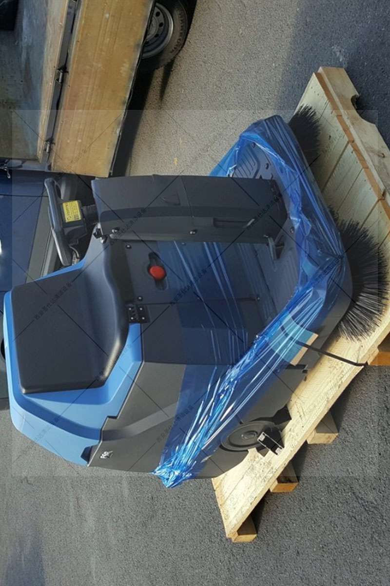 fimap飞默普驾驶式扫地车FSR B (7).jpg