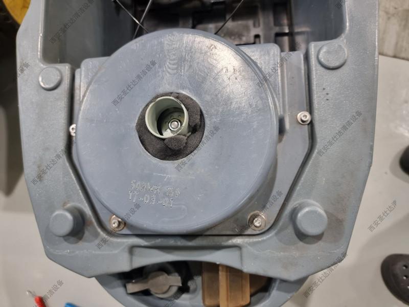 FL50B手推式洗地机维修保养更换吸水胶条电瓶吸水电机 (5).jpg