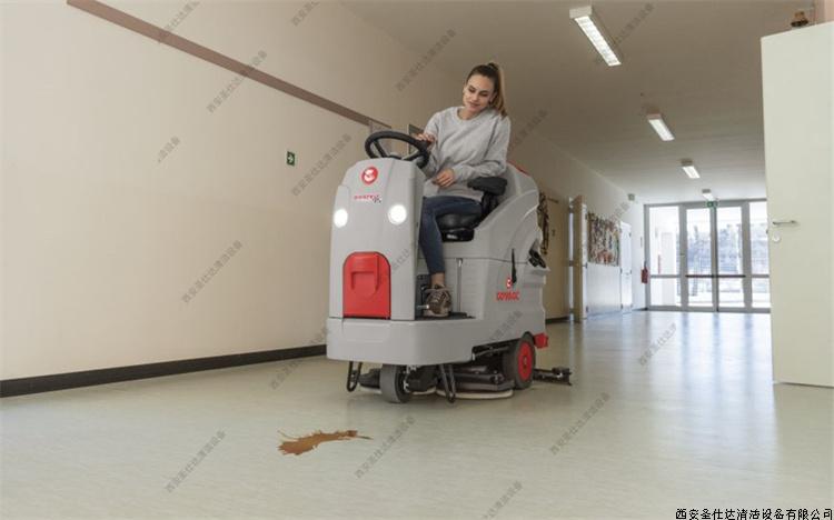 innova comfort 75B驾驶式洗地车 (3).jpg