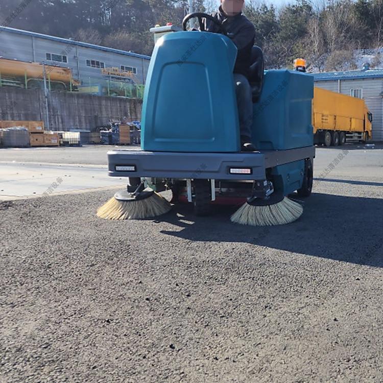 西安工业厂房电动清扫车 (3).jpg