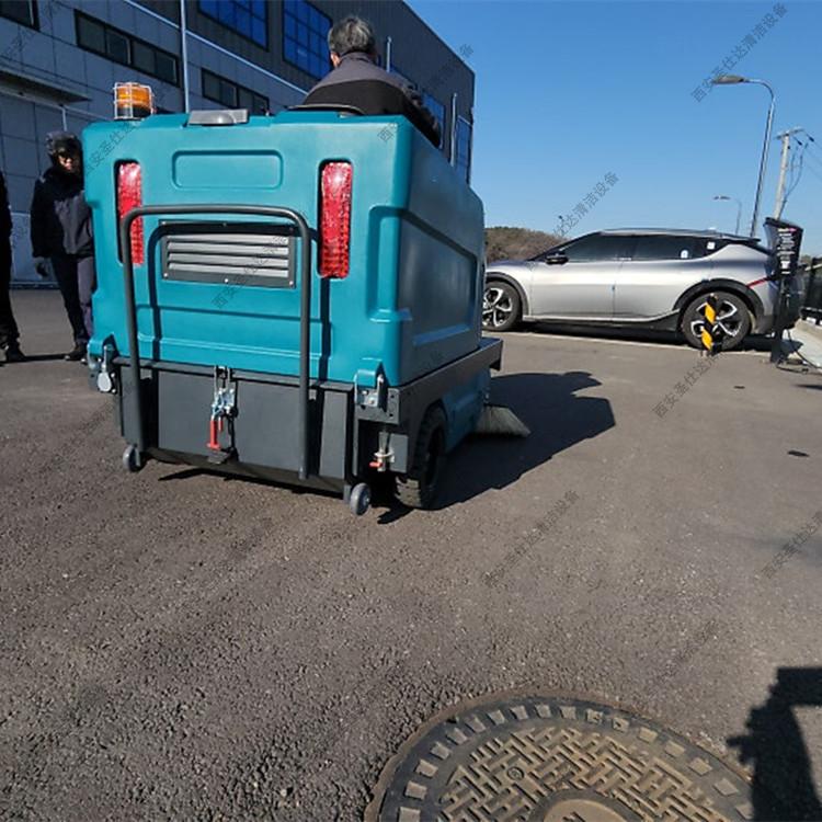 西安工业厂房电动清扫车 (2).jpg