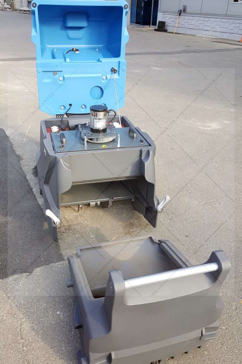 fimap飞默普驾驶式扫地车FSR B (5).jpg