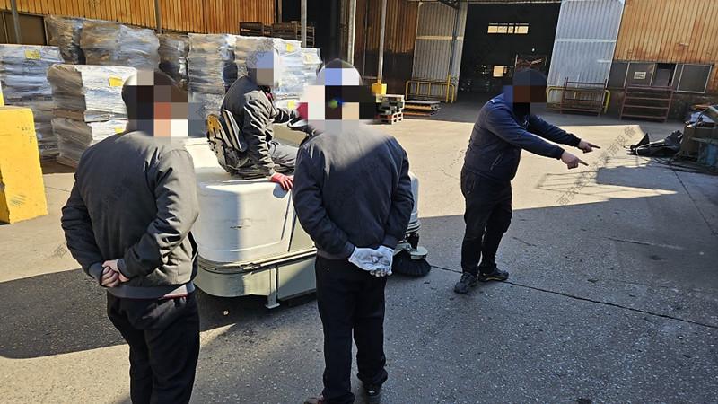 COMAC柯迈科电动扫地车保养 (6).jpg