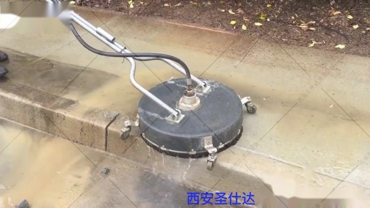 高压清洗机不锈钢清洗圆盘 人行道地面冲洗盘 地面污垢逐渐去除.jpg
