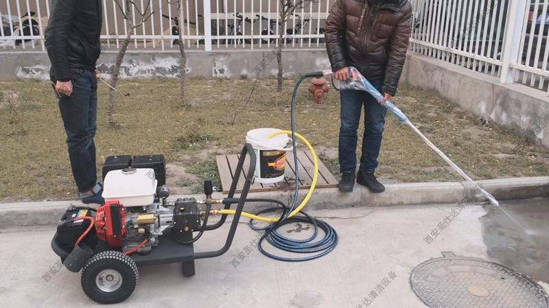 戶外汽油機驅(qū)動高壓清洗機 (4).jpg