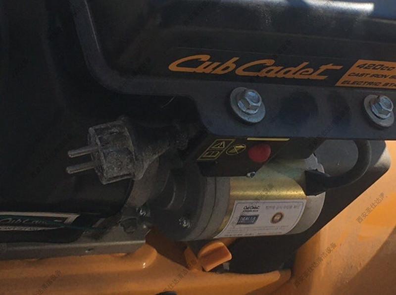 Cub Cadet 945 SWE扬雪机维修 (10).jpg