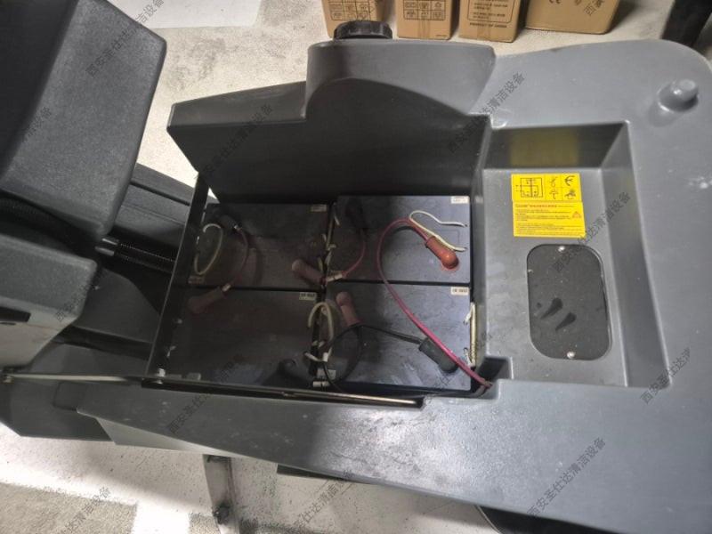 4合肥高美驾驶式洗地车GM110BT85.jpg