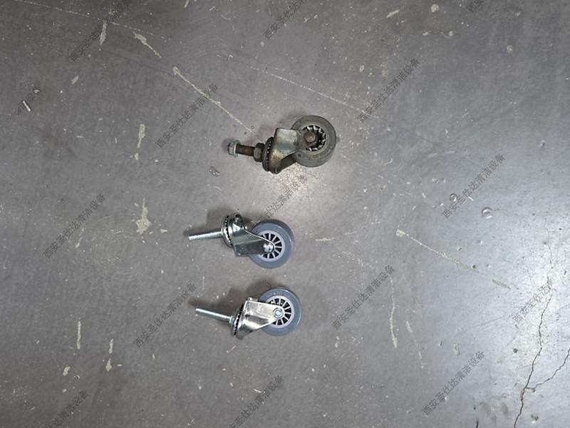 A12驾驶式洗地机更换管子胶条轮子 (8).jpg