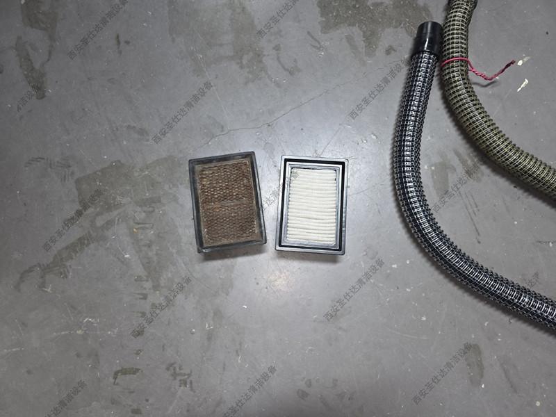 A12驾驶式洗地机更换管子胶条轮子 (9).jpg