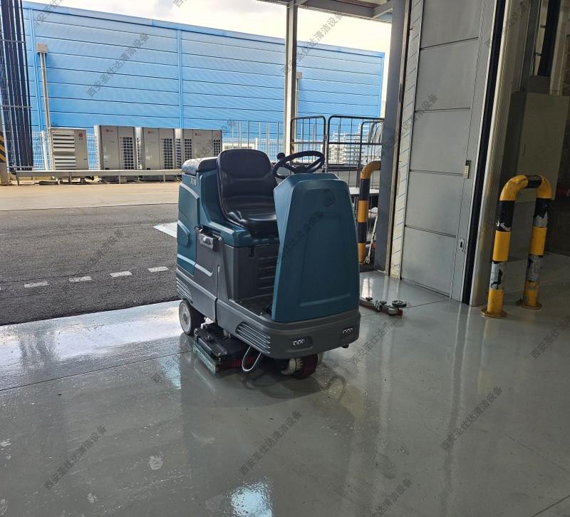 驾驶式洗地机X10 (3).jpg