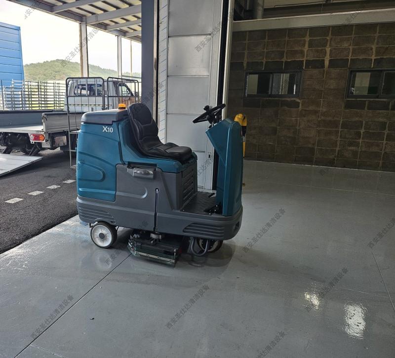 驾驶式洗地机X10 (2).jpg