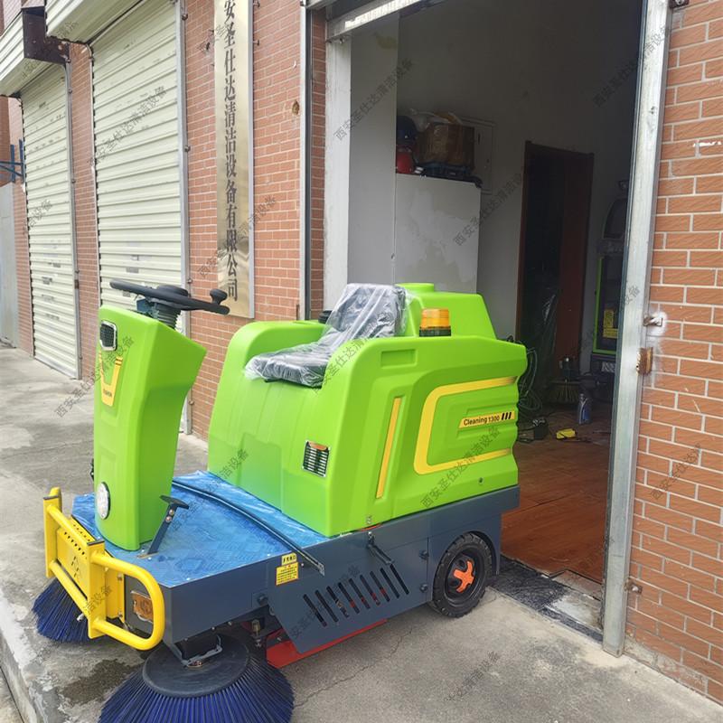 库房电动扫地车 (2).jpg