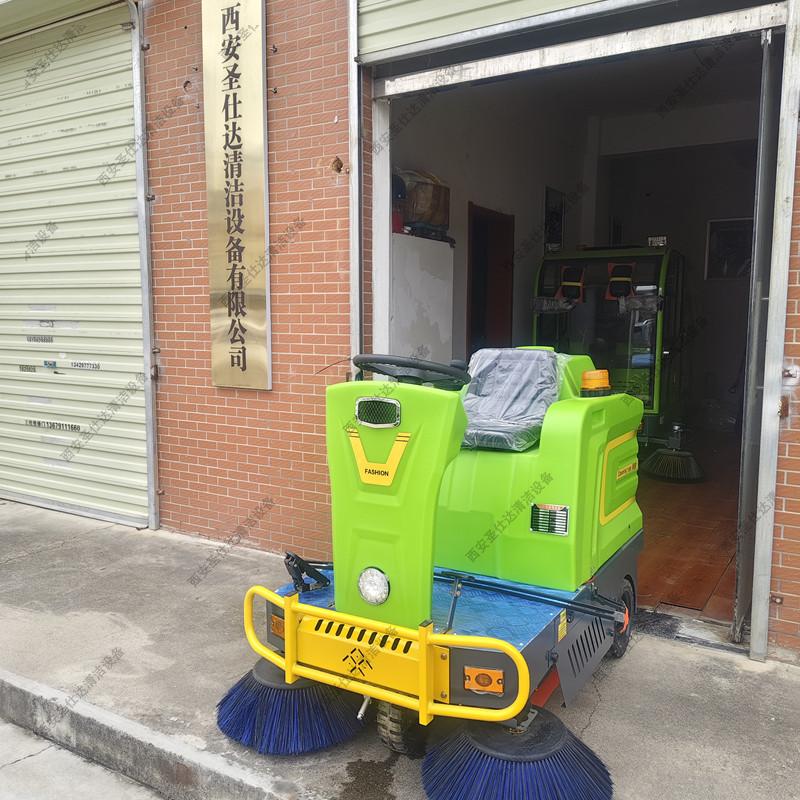 库房电动扫地车 (1).jpg