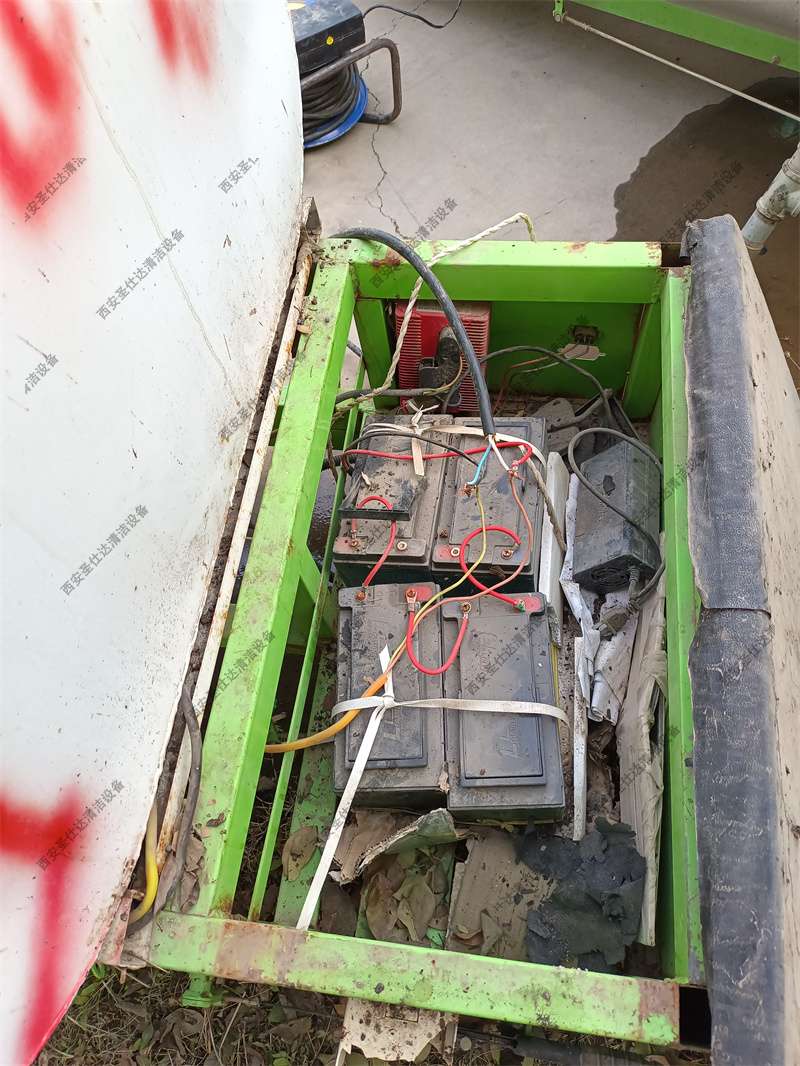 电动三轮洒水车维修11.jpg