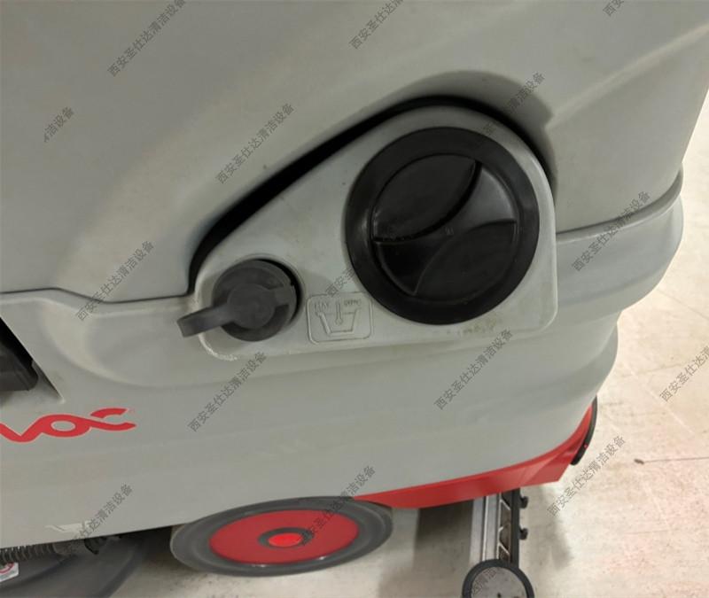 COMAC科邁柯駕駛式洗地機INN0VA comfort85b (8).jpg