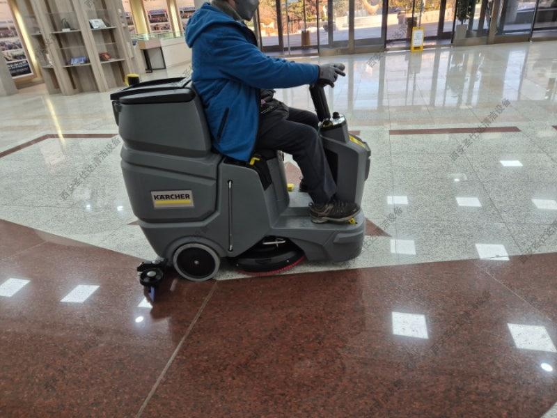 卡赫駕駛式洗地車BD50-70R物業公司交機培訓 (15).jpg