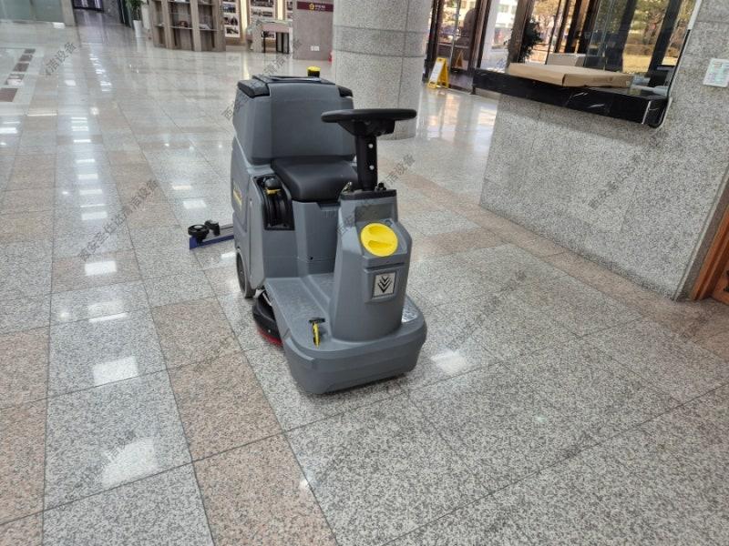 卡赫駕駛式洗地車BD50-70R物業公司交機培訓 (18).jpg