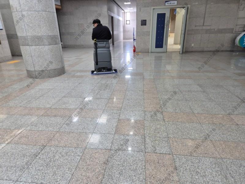 卡赫駕駛式洗地車BD50-70R物業公司交機培訓 (17).jpg