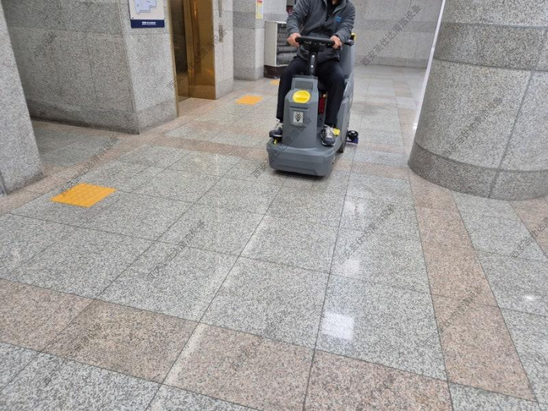 卡赫駕駛式洗地車BD50-70R物業公司交機培訓 (16).jpg