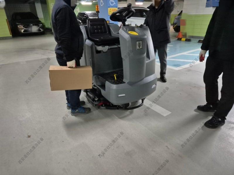 渭南小区停车场驾驶式洗地机BD90_160 (2).jpg