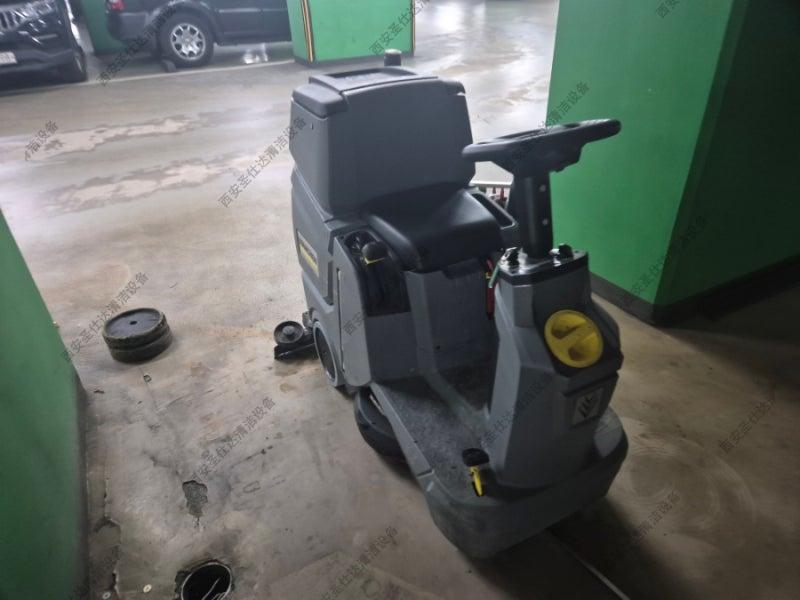 6驾驶式洗地机BD50-70R更换行走轮.jpg