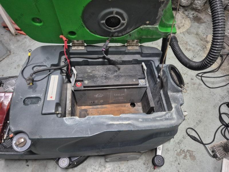 DQX6驾驶式清洁设备电池更换 (2).jpg