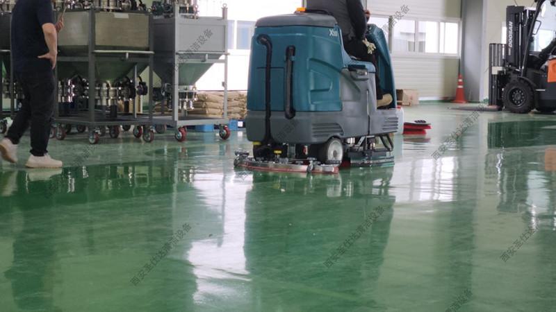 石油仪器加工厂仓库环氧地坪清洁驾驶式洗地车X10 (1).jpg