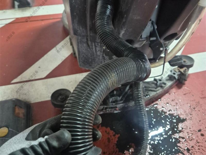 手推式洗地机维修更换电池、吸水管、电磁阀 (3).jpg