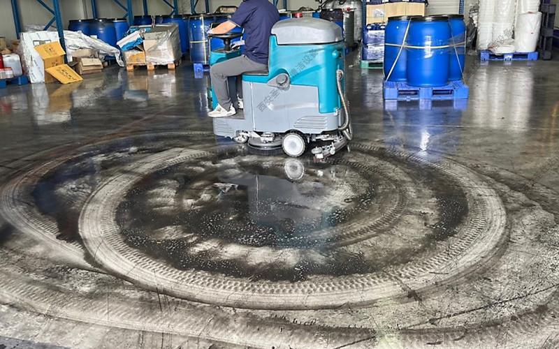 车间地面油污污垢驾驶式洗地机X9 (3).jpg