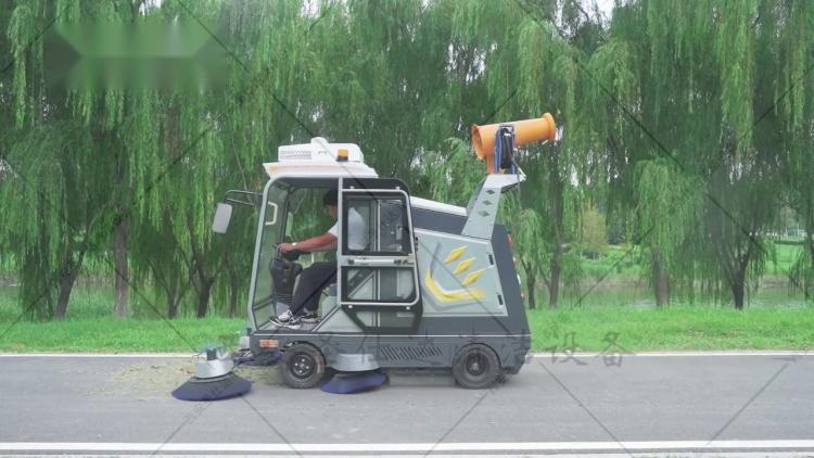 延安全封闭多功能电动清扫车，车身小巧、机动灵活、道路清扫，高压清洗，喷雾降尘.jpg