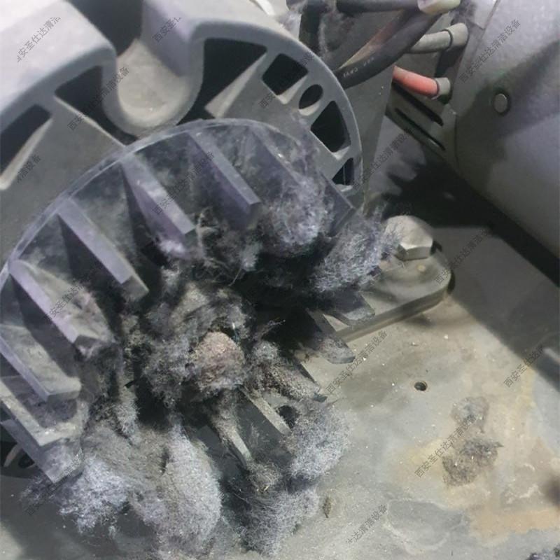 卡赫驾驶式洗地机维修更换刷盘电机和吸水胶条 (4).jpg