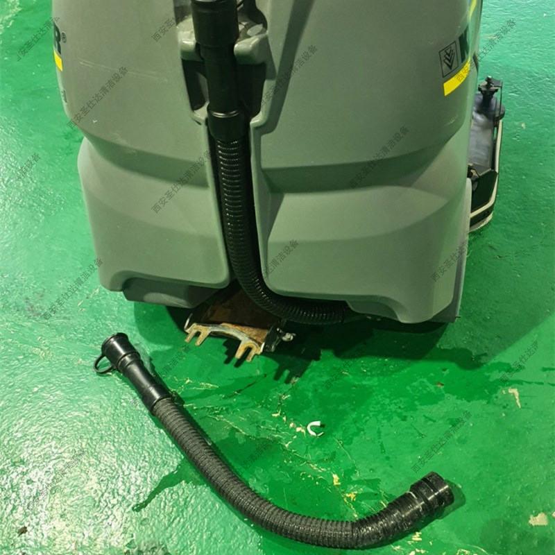 卡赫驾驶式洗地机维修更换刷盘电机和吸水胶条 (9).jpg