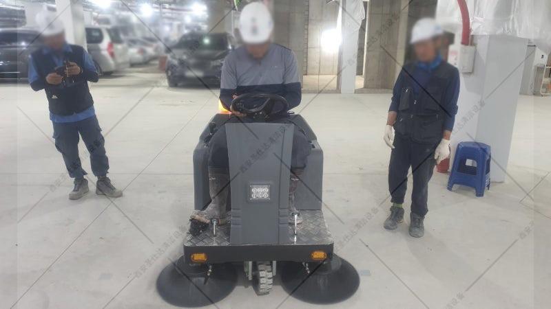 驾驶式扫地车1300 (2).jpg