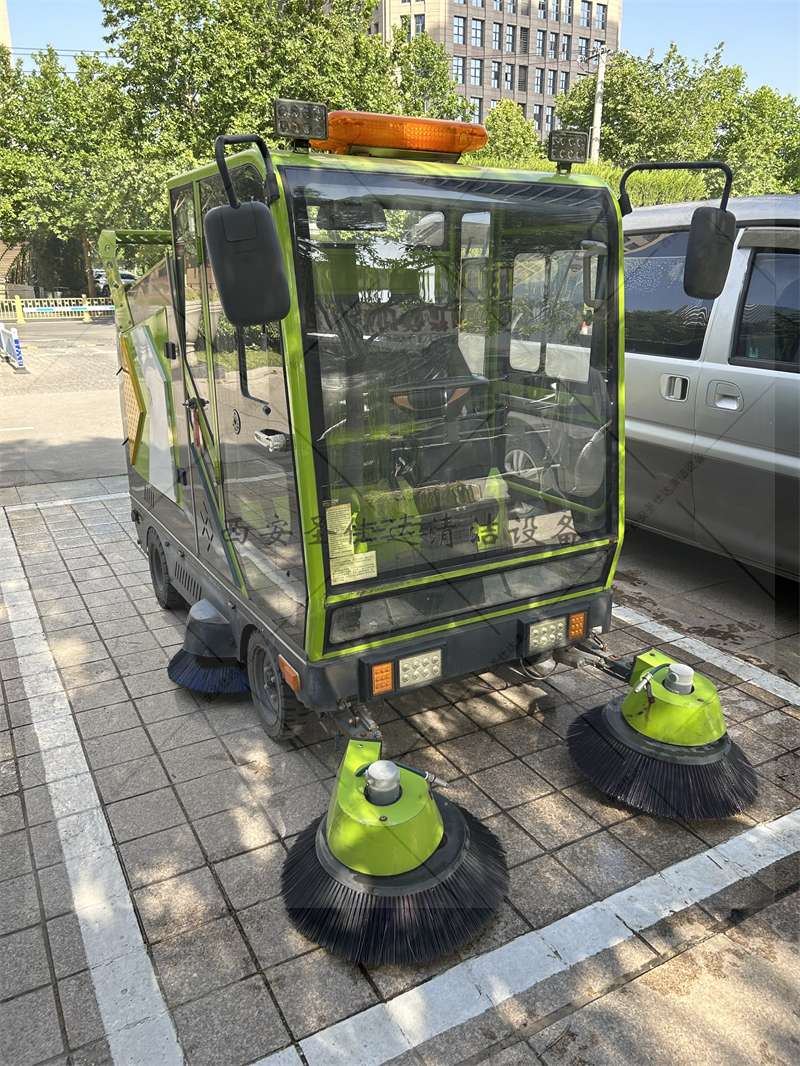驾驶式扫地车维修保养01.jpg