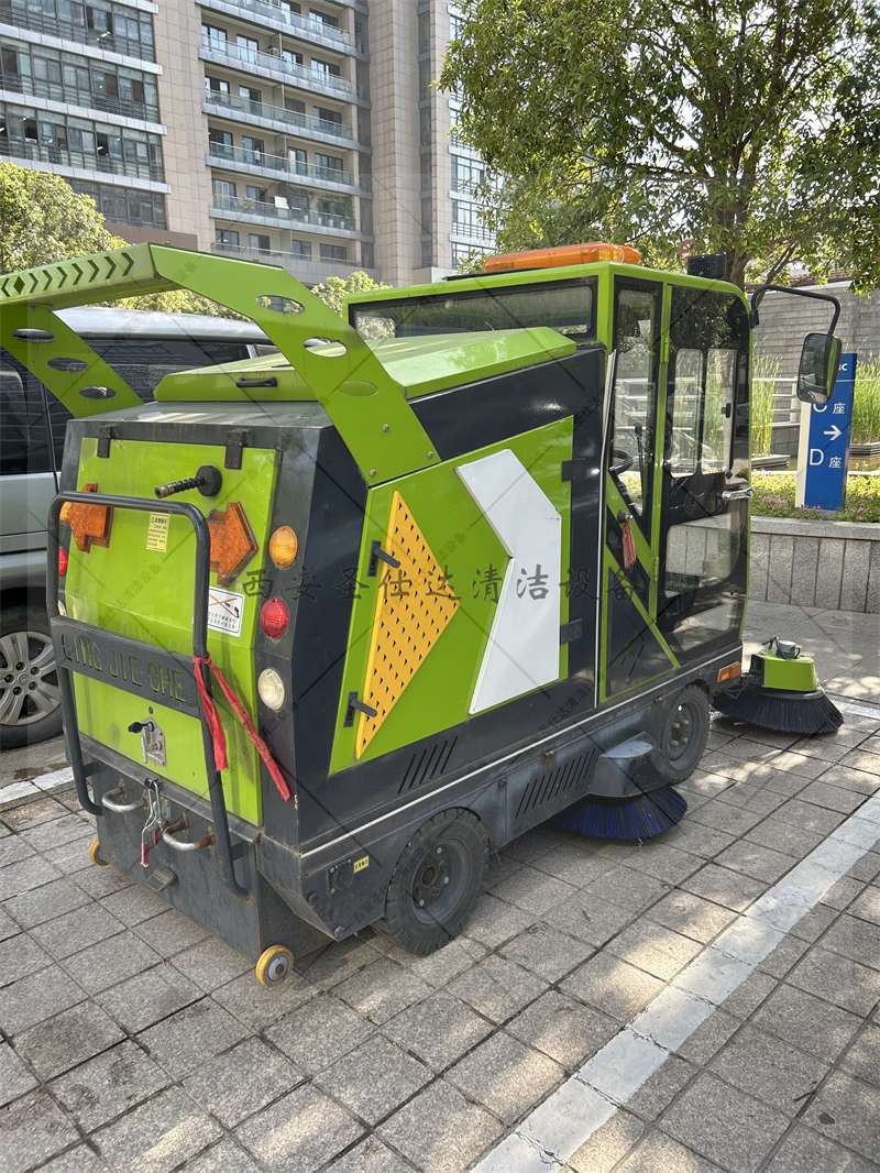 驾驶式扫地车维修保养07.jpg