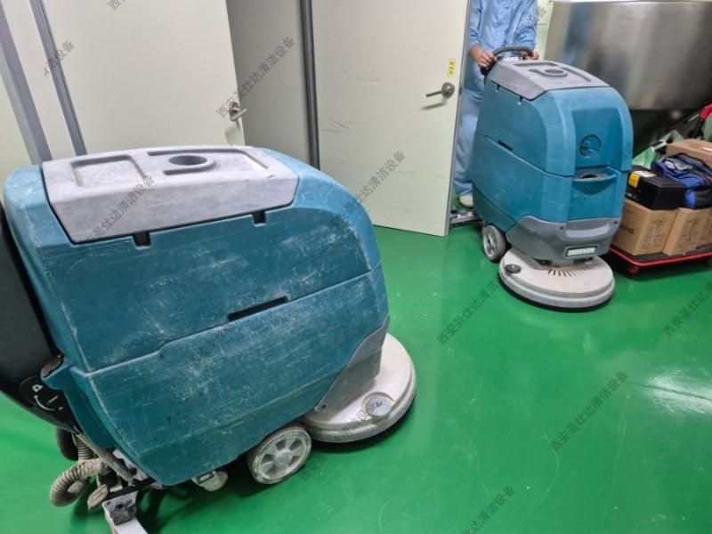 西安食品厂手推式洗地机A7维修更换电瓶 (3).jpg