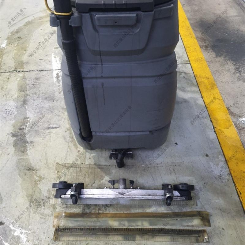 BD50-75R驾驶式洗地机维修更换胶条，维护电瓶 (4).jpg