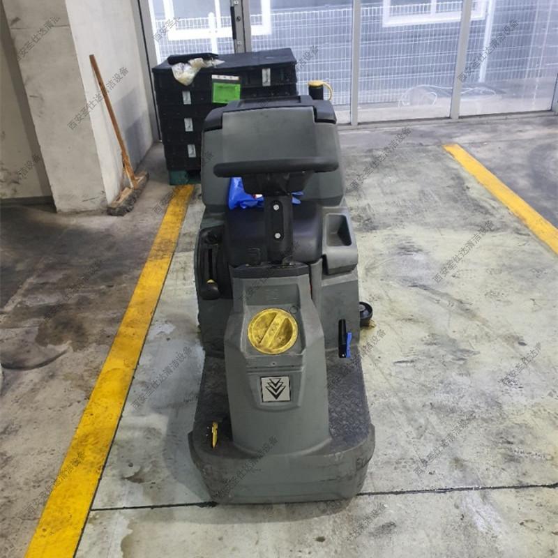 BD50-75R驾驶式洗地机维修更换胶条，维护电瓶 (2).jpg