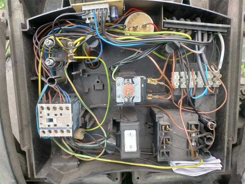 凯驰冷热水高压清洗机HDS558维修更换油泵 (3).jpg