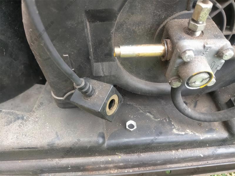 凯驰冷热水高压清洗机HDS558维修更换油泵 (1).jpg