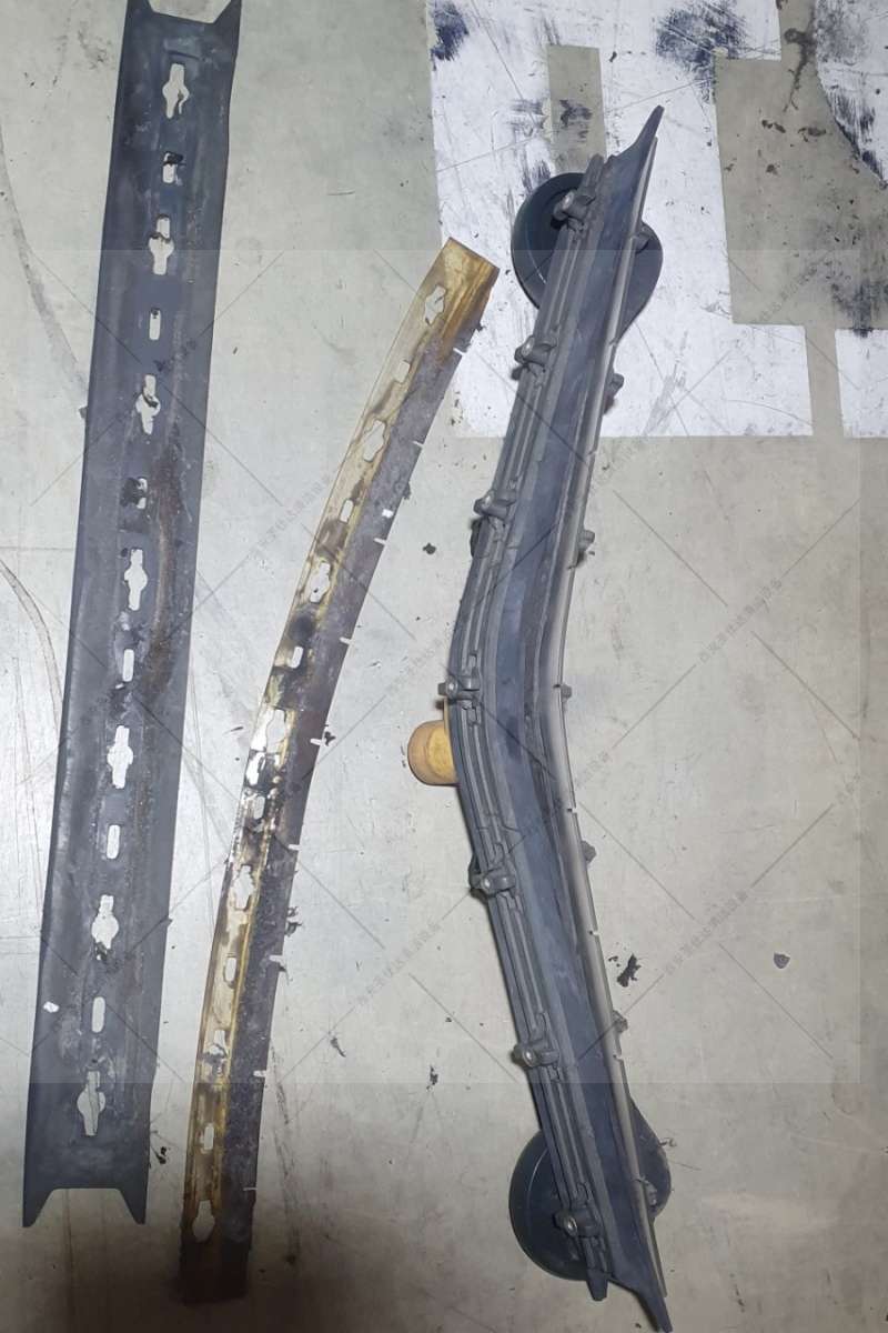 innova55b驾驶式洗地机维修更换吸水电机胶条拉绳 (5).jpg