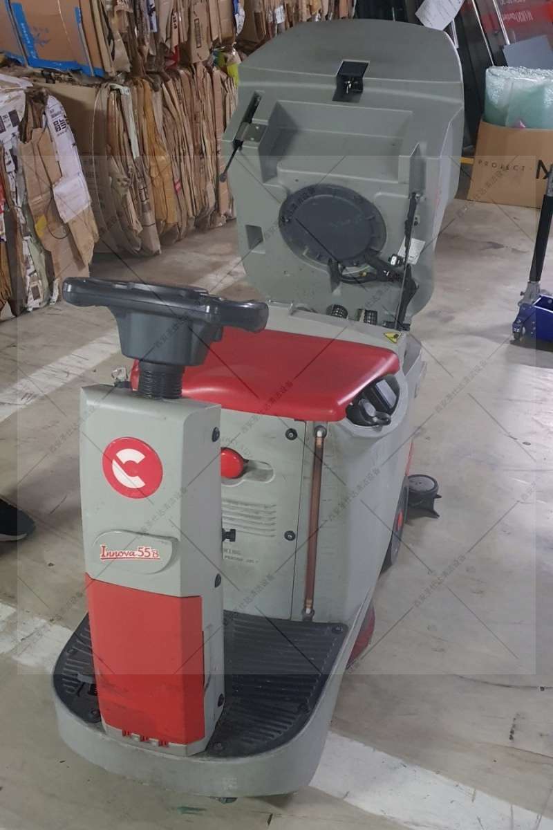 innova55b驾驶式洗地机维修更换吸水电机胶条拉绳 (14).jpg